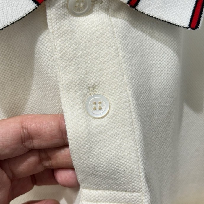 Áo polo Gucci GC Be logo chữ kẻ viền Đỏ Like Auth 1-1 on web VTN